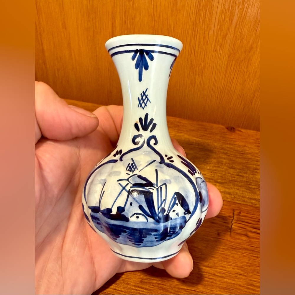 AUTH VTG DELFT BLUE HOLLAND HANDPAINTED WINDMILL BUD VASE 4”